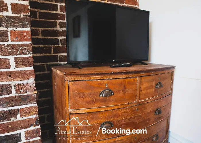 Three Bedroom House With Free Parking By Primal Estates Short Lets In Brighton - Free Parking For 1 Vehicle