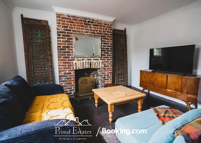 Three Bedroom House With Free Parking By Primal Estates Short Lets In Brighton - Free Parking For 1 Vehicle