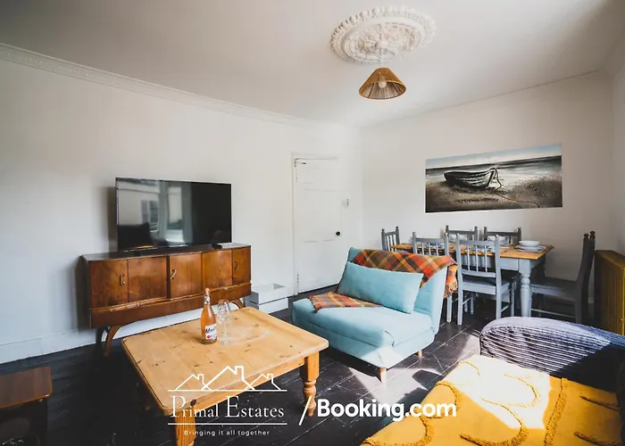 Three Bedroom House With Free Parking By Primal Estates Short Lets In Brighton - Free Parking For 1 Vehicle