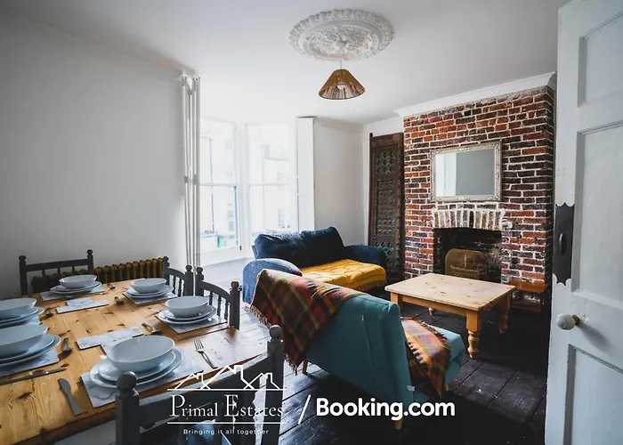 Three Bedroom House With Free Parking By Primal Estates Short Lets In Brighton - Free Parking For 1 Vehicle