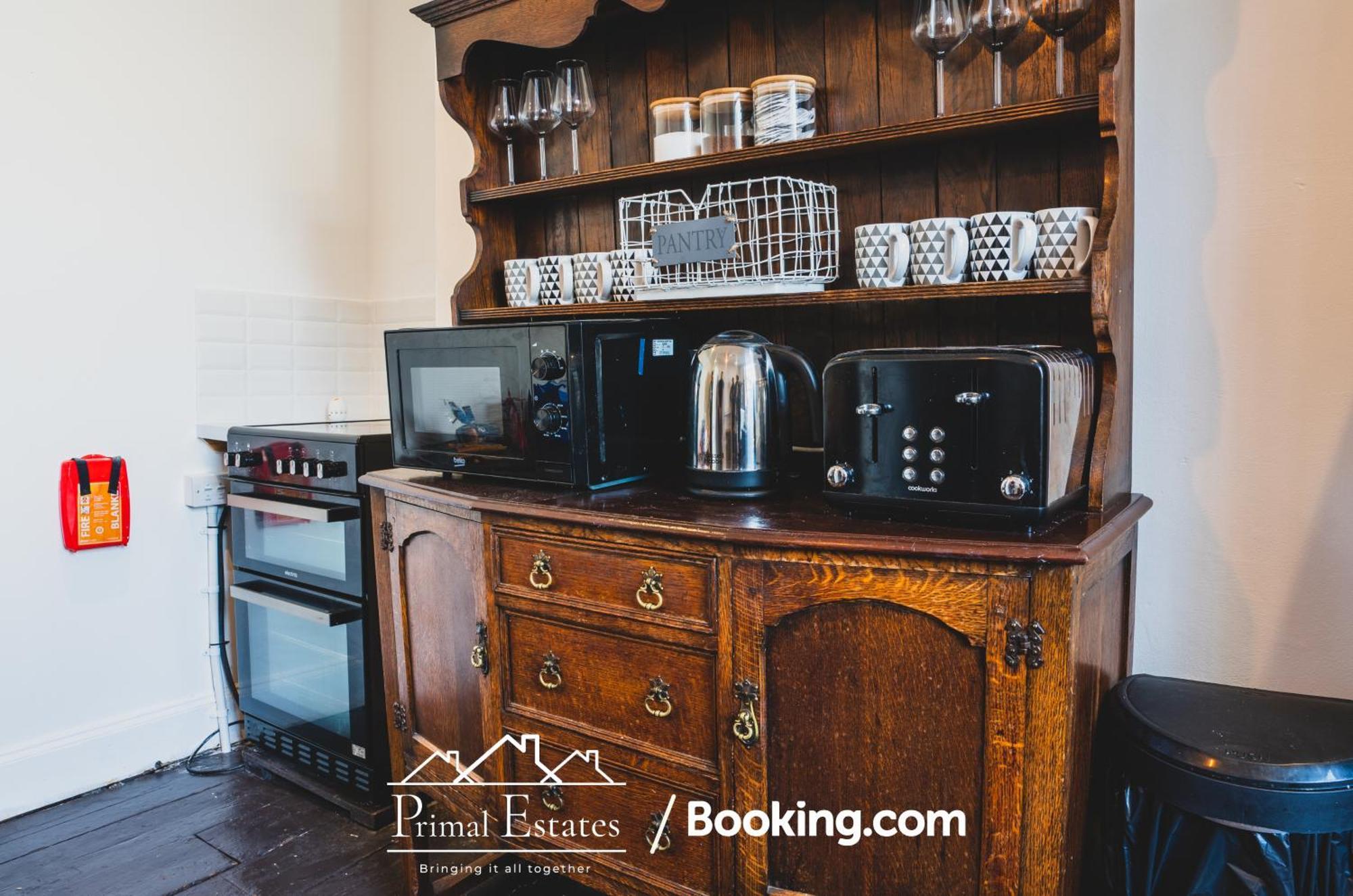 Primal Estates Brighton: Three-bedroom Townhouse With Roof Terrace Apartment