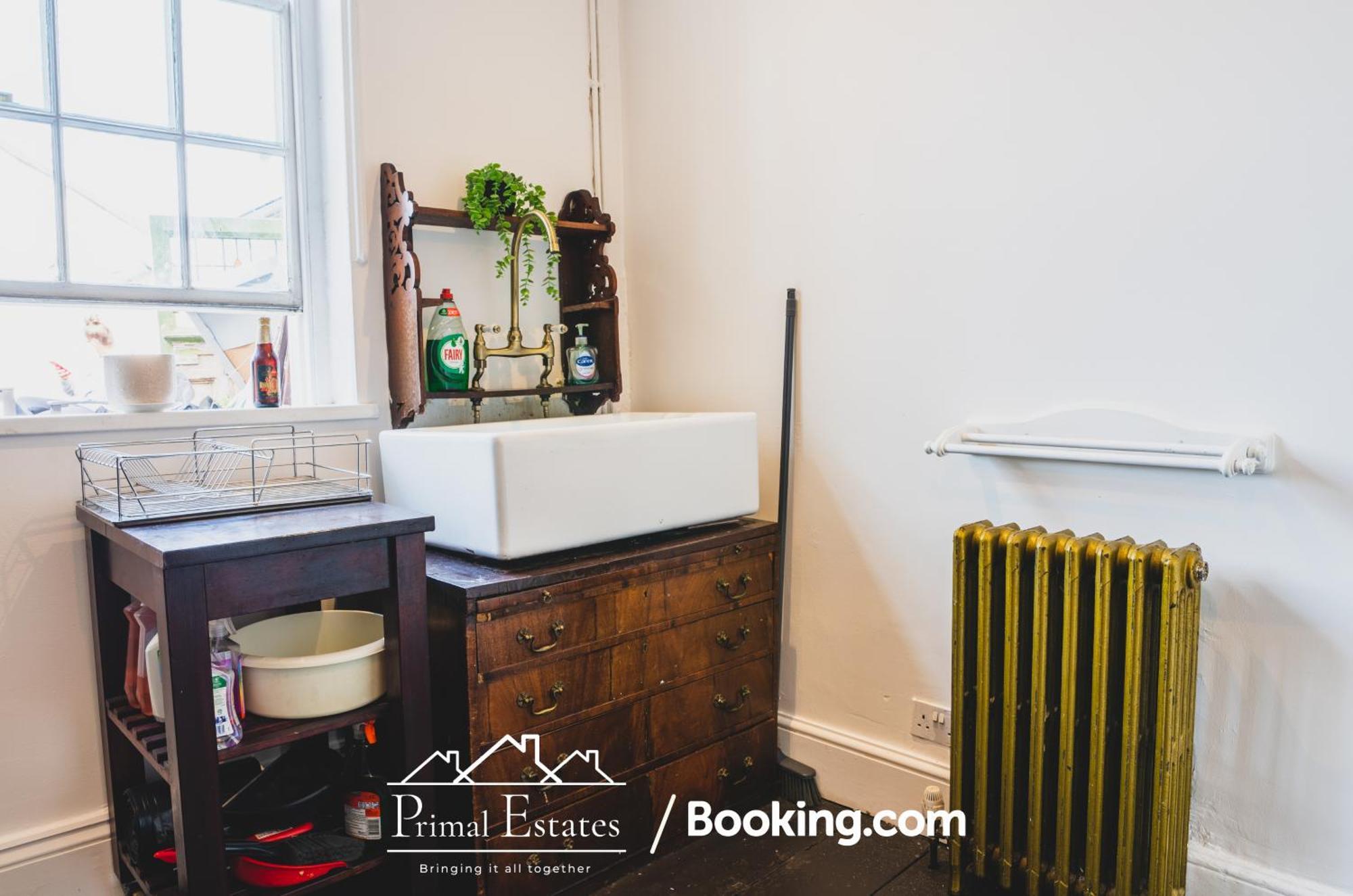 Primal Estates Brighton: Three-bedroom Townhouse With Roof Terrace Apartment