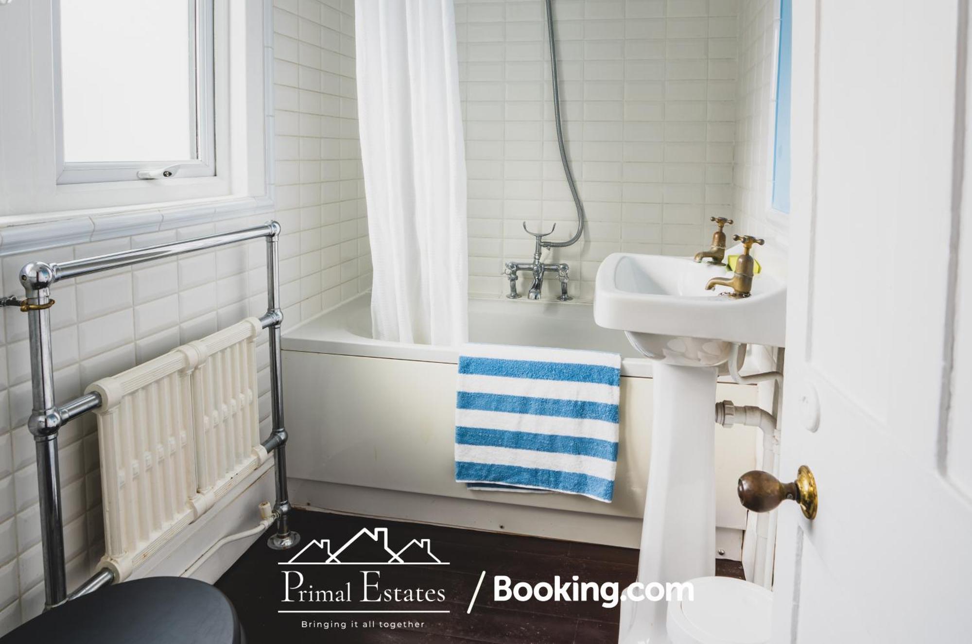 Primal Estates Brighton: Three-bedroom Townhouse With Roof Terrace Apartment *